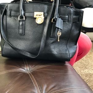 TEMPORARY PRICE DROP⬇️ Black Michael Kors Hamilton